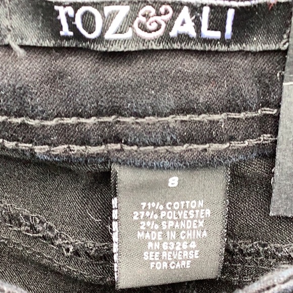 NWT Roz & Ali Luxurious Stretch Denim Black Capri Pant Size 8 - Picture 7 of 7
